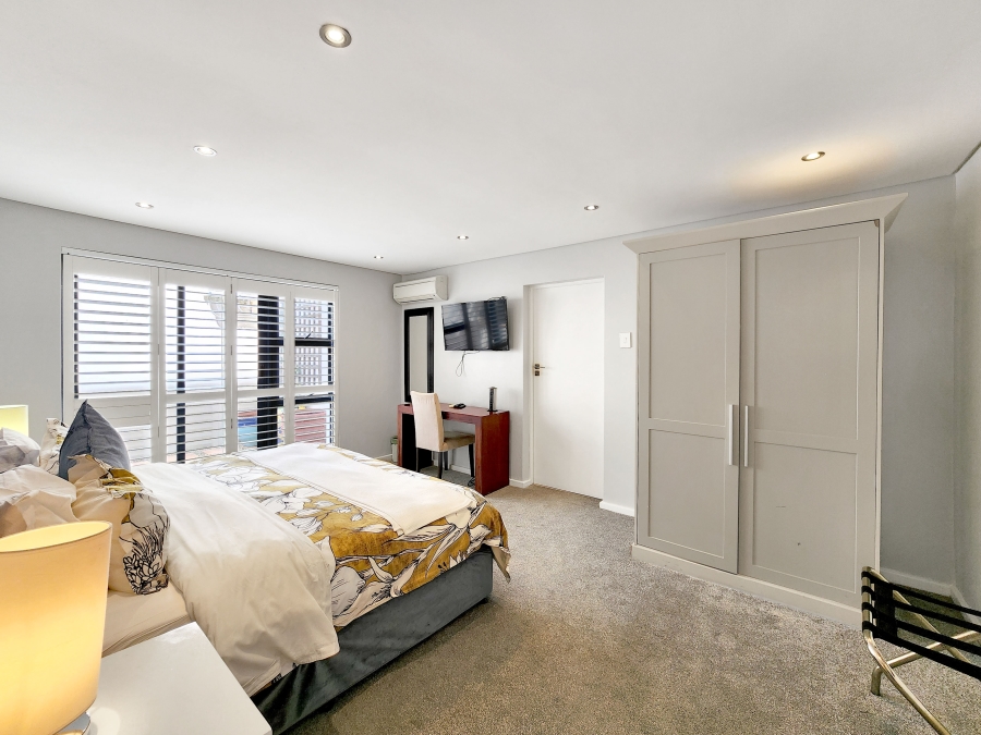 To Let 7 Bedroom Property for Rent in Camps Bay Western Cape